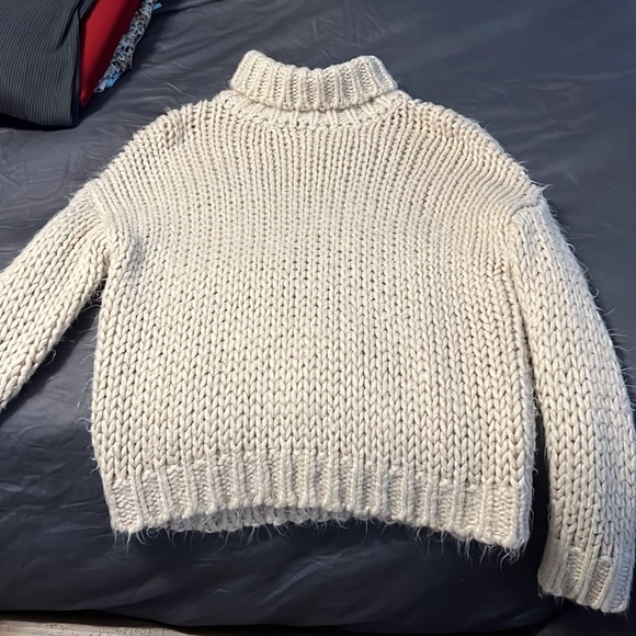 Caitlin Covington Chunky turtle neck sweater - Picture 6 of 6